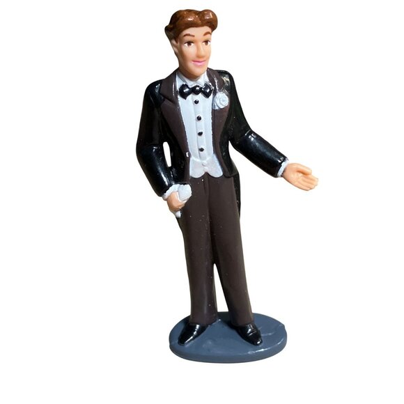 Anastasia Collectible Figure Elegant Escort Dimitri - Picture 3 of 9